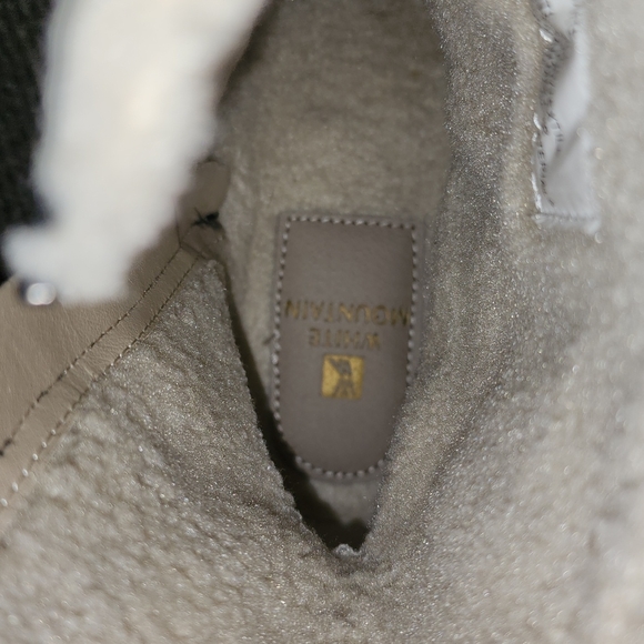 Womans White mountain faux fur boots black size 6 1/2 - Picture 8 of 8